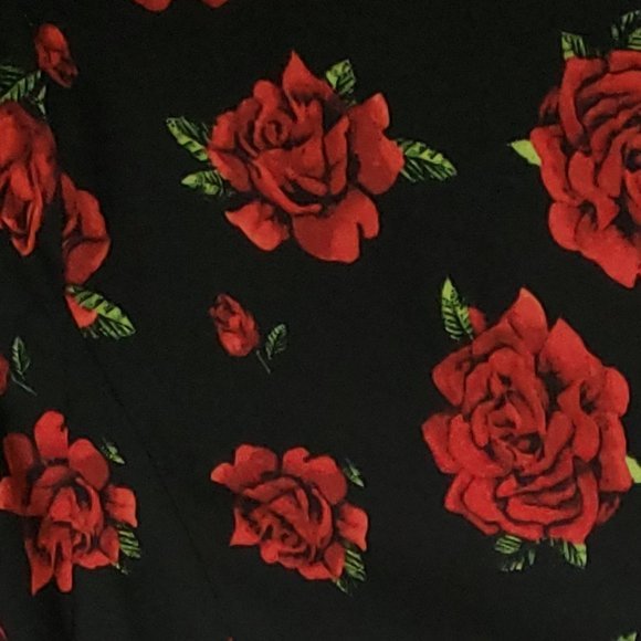 NEW LOOK Red Roses on Black Women's Top - Size 8 - Gently Used - Picture 5 of 6